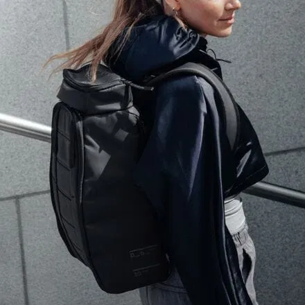 Backpack Hugger 20L. Db, Black Out color