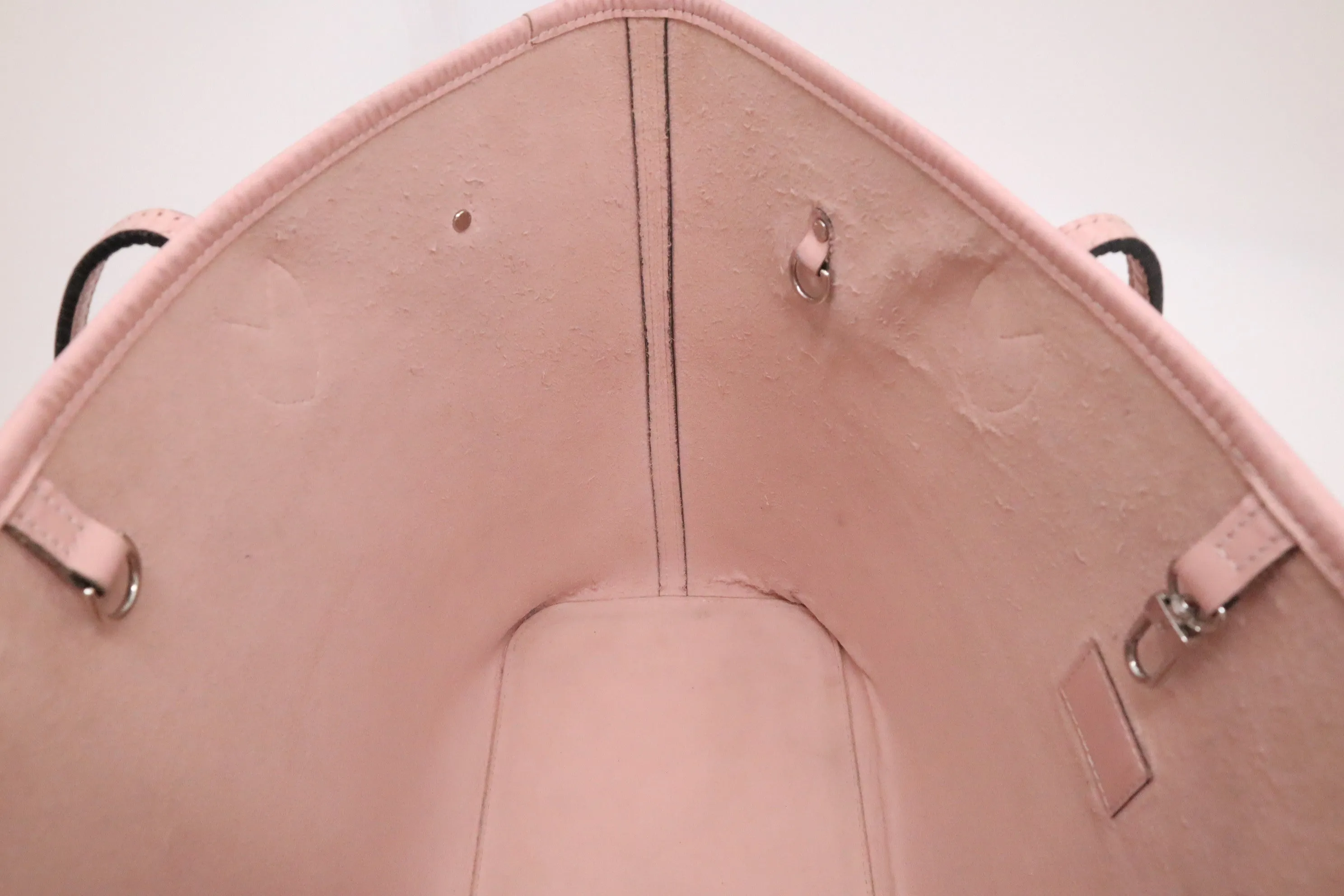 Louis Vuitton Neverfull MM in Pink Epi Leather