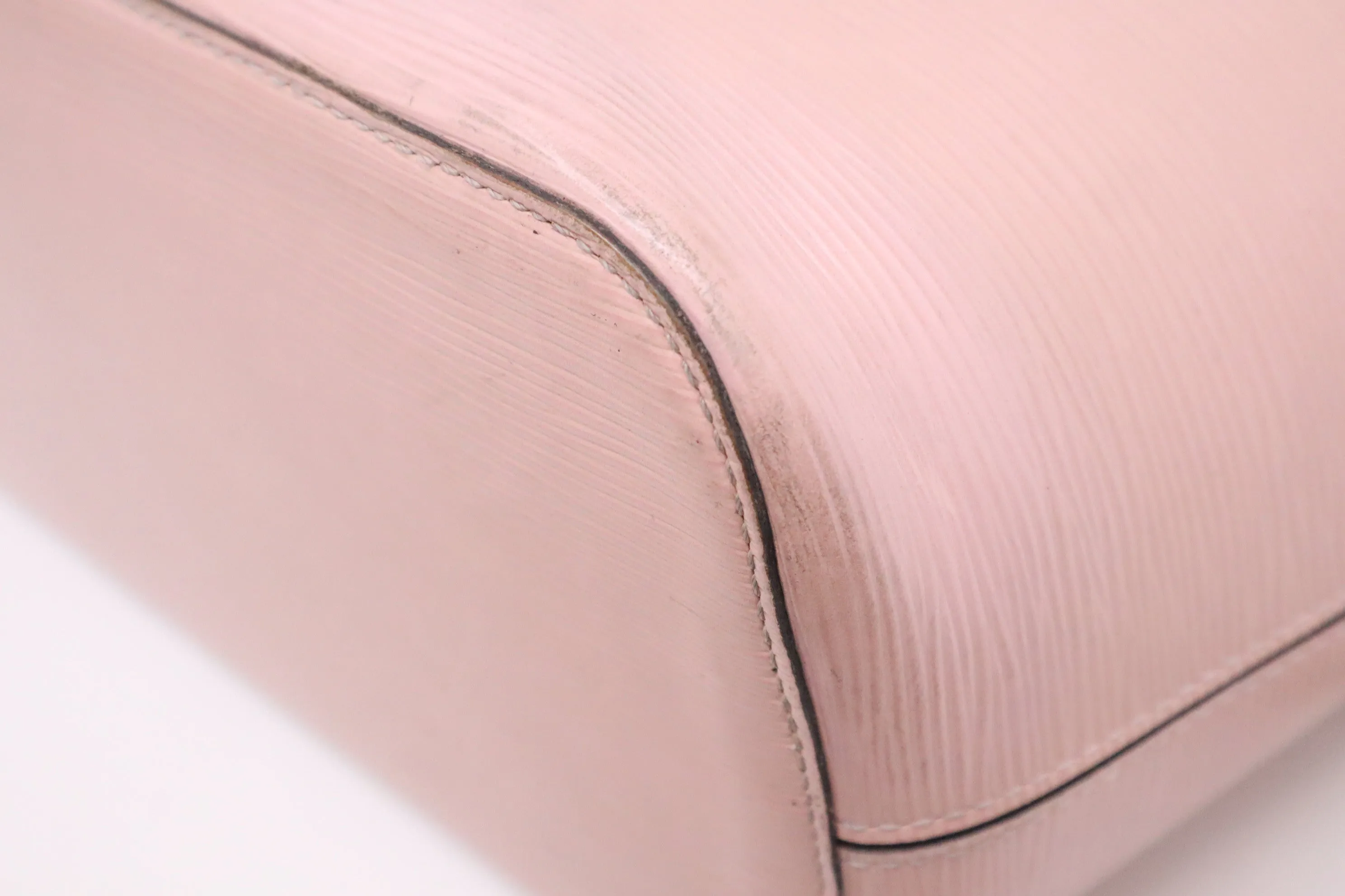 Louis Vuitton Neverfull MM in Pink Epi Leather