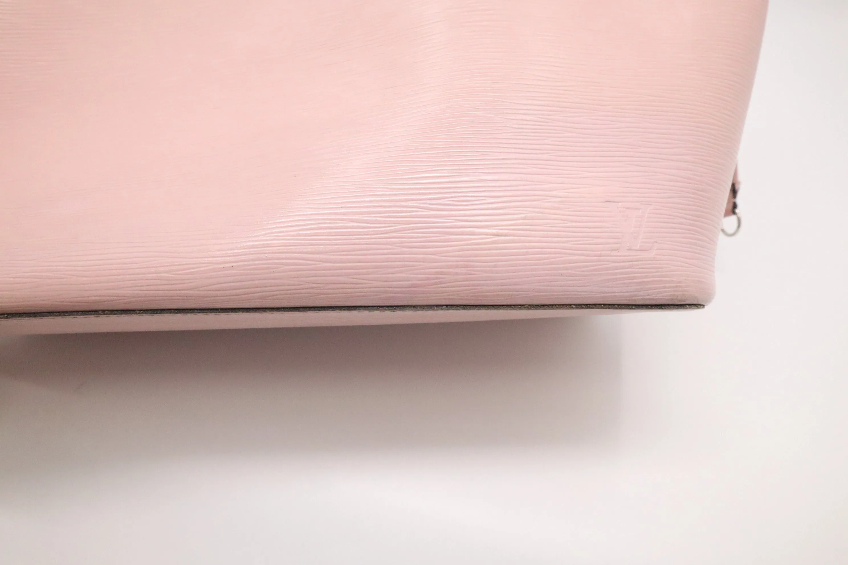 Louis Vuitton Neverfull MM in Pink Epi Leather