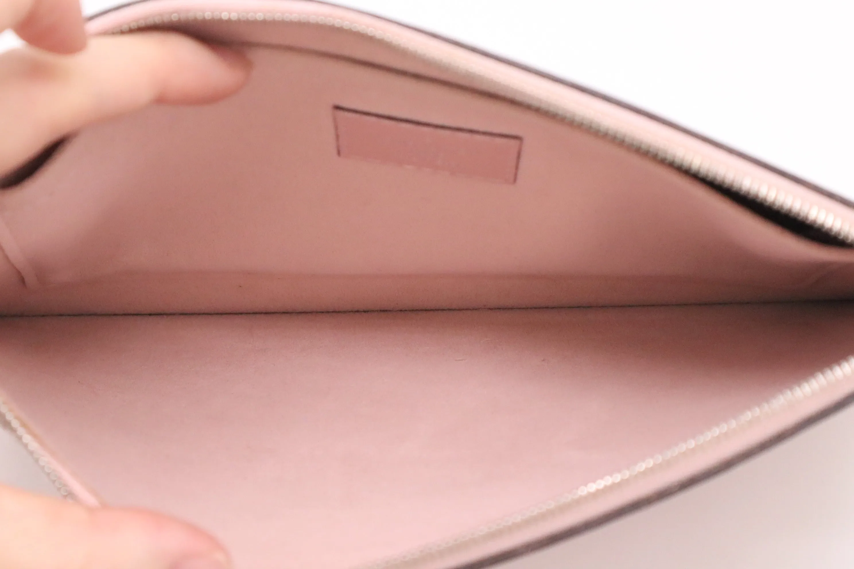 Louis Vuitton Neverfull MM in Pink Epi Leather