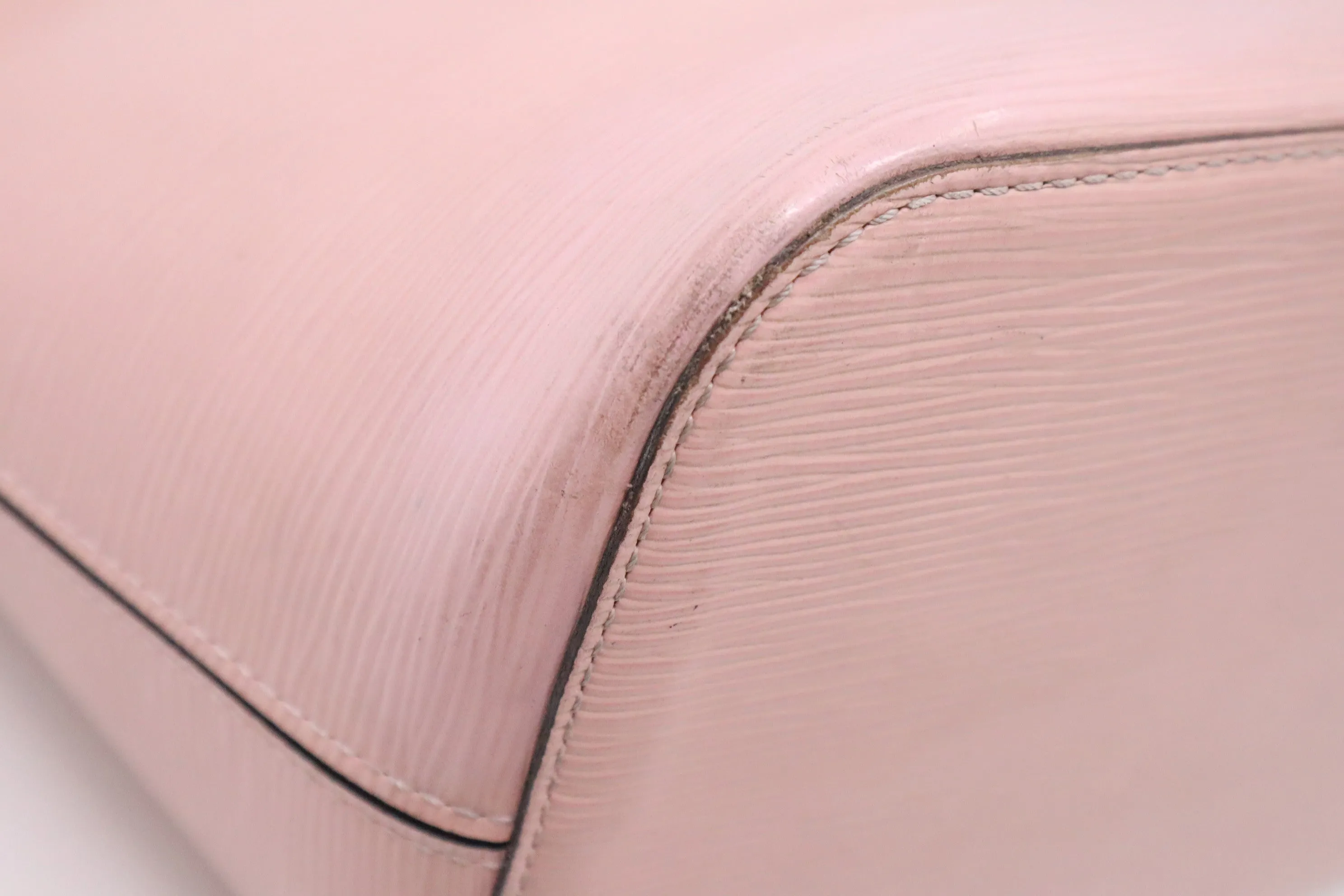 Louis Vuitton Neverfull MM in Pink Epi Leather