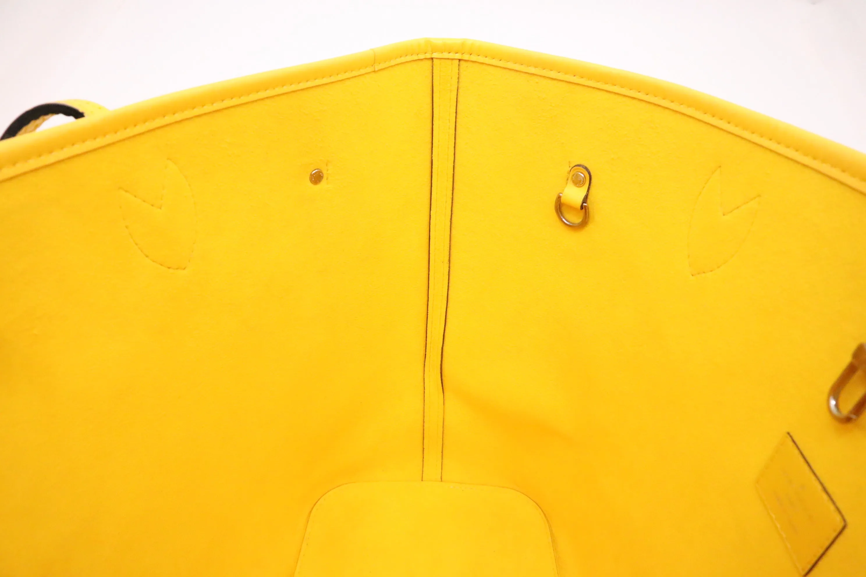 Louis Vuitton Neverfull MM in Yellow Epi Leather